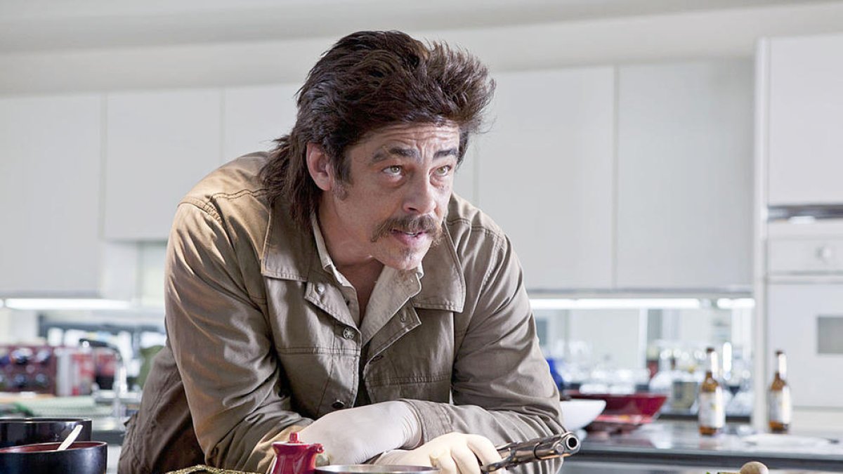 Benicio del Toro protagonitza 'Reptile', el debut com a director de Grant Singer.