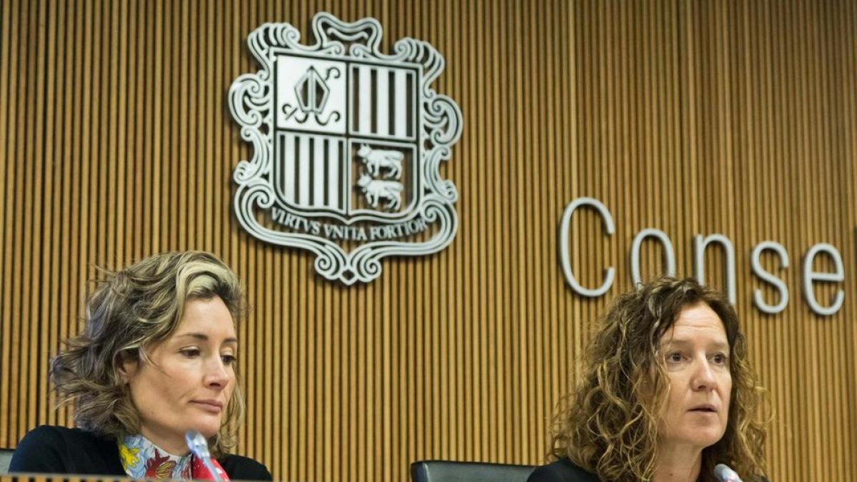 La ministra Sílvia Calvó en la compareixença d'aquest matí a la comissió de Política Territorial i Medi Ambient
