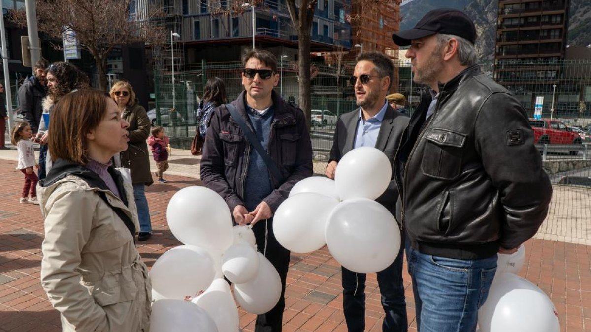 Pere López amb candidats de la coalició avui al Prat del Roure