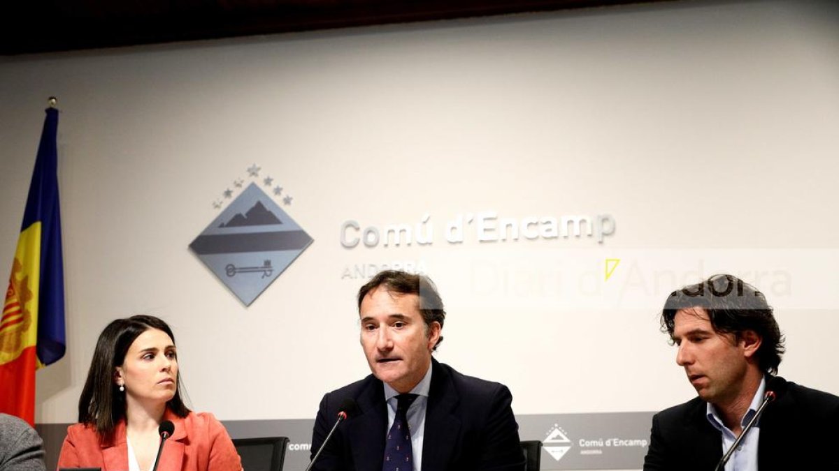 Laura Mas, Ferran Vilaseca i Jaume Nogués en la compareixença d'aquesta tarda a Encamp