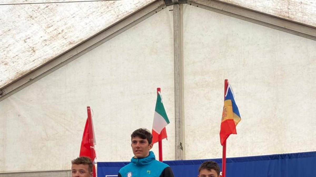 Max Palmitjavila, dreta, tanca l'any amb un podi.