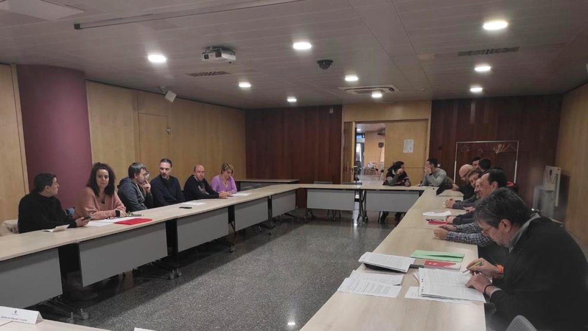 Reunió entre la plataforma sindical i ministres.