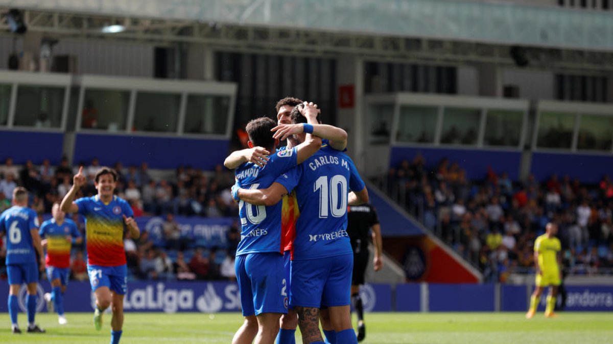 Els jugadors de l'FC Andorra celebren un gol contra el Vila-real B.