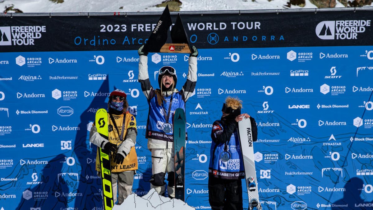 El podi femení d'esquí amb la canadenca Justine Dufour-Lapointe, al centre.