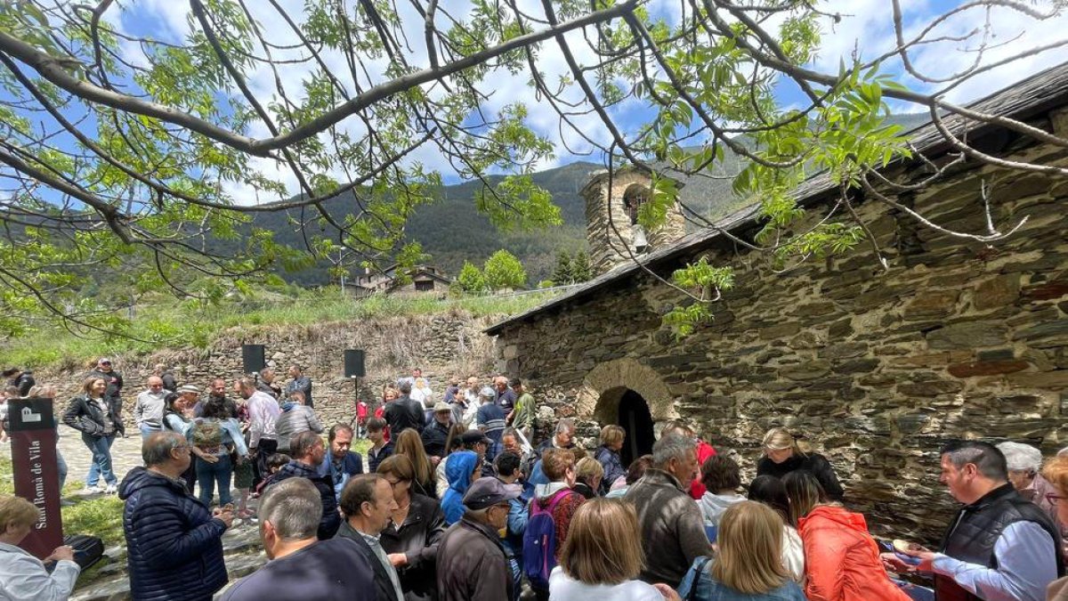 Un moment després de l'eucaristia a Vila.