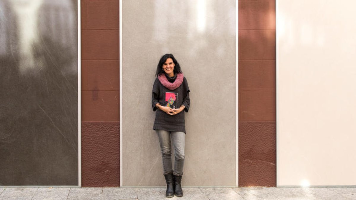 Casanovas amb una altra de les seves obres, 'Dues noies i un misteri'.