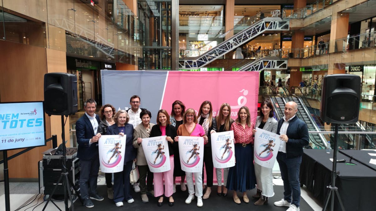 L'acte de presentació de la cursa de la dona.