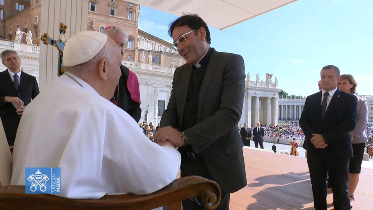 El papa Francesc va rebre ahir una rèplica de la marededeu de Canòlich.