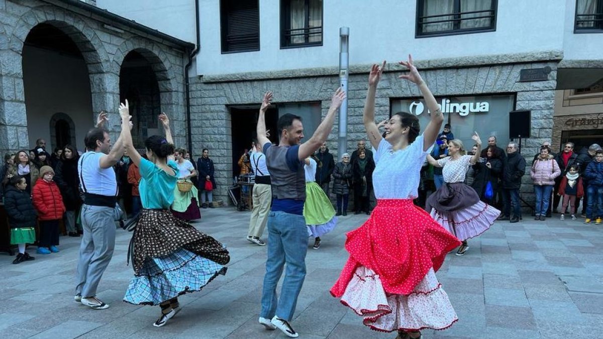Els balls tradicionals a la plaça