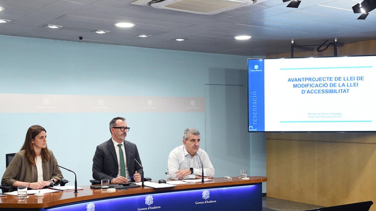 Roda de premsa de la presentació modificació llei d'accessibilitat.