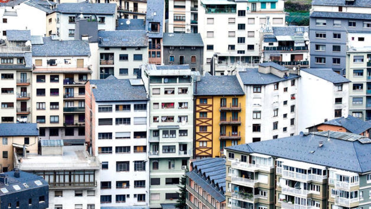 Una imatge on apareixen edificis d'Andorra la Vella.