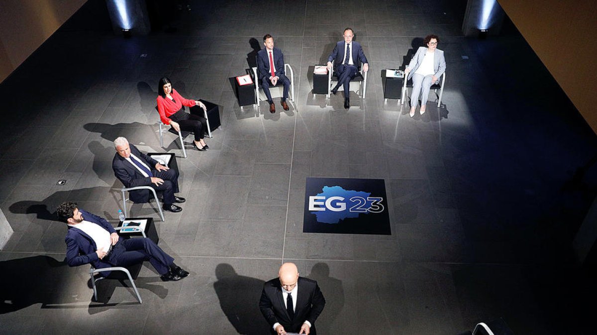Els sis candidats a cap de Govern durant el debat a ATV, ahir.