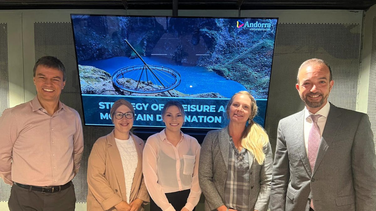 Visita d'una delegació del College of Rookies