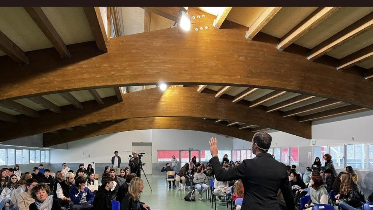 Conferència sobre tecnologies digitals pel Dia de la Internet Segura