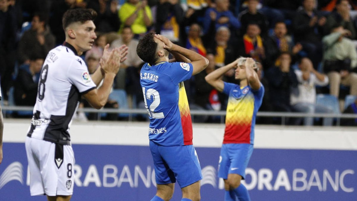 L'FC Andorra va superar el Llevant a l'Estadi Nacional.