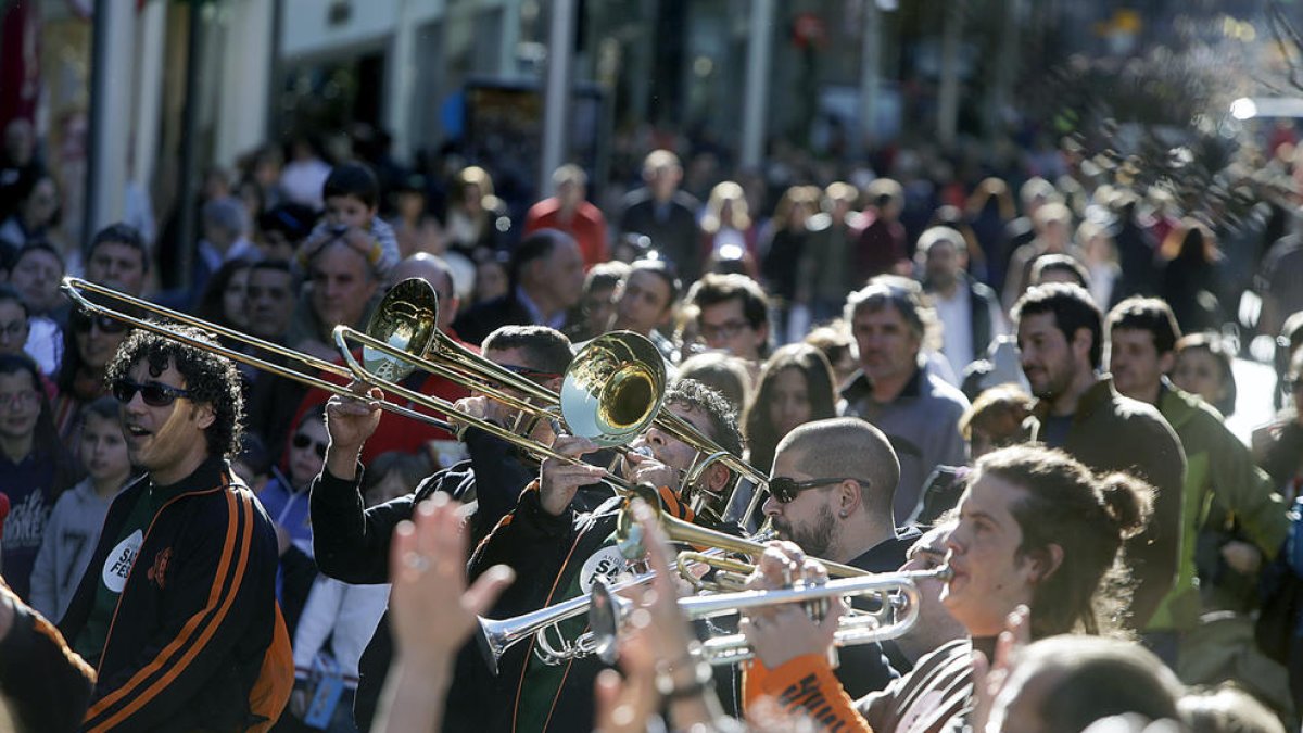 Cercavila a la capital en la tercera edició del Sax Fest.