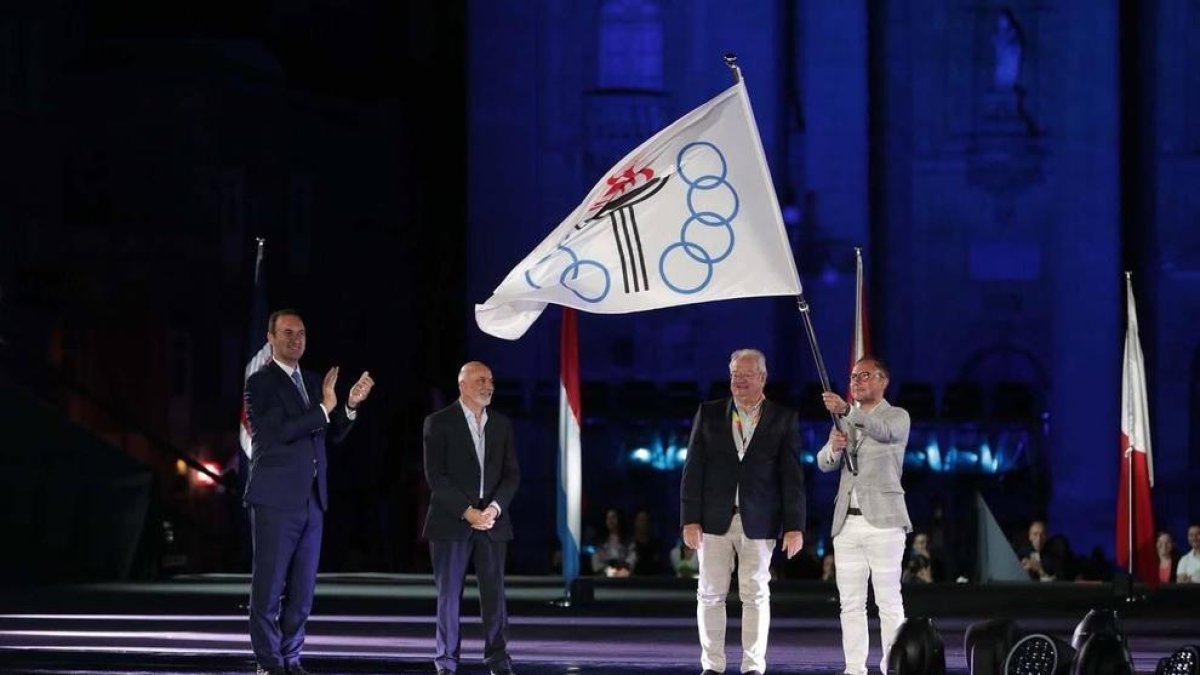 Andorra recull el testimoni en la cerimònia de cloenda dels Jocs dels Petits Estats.