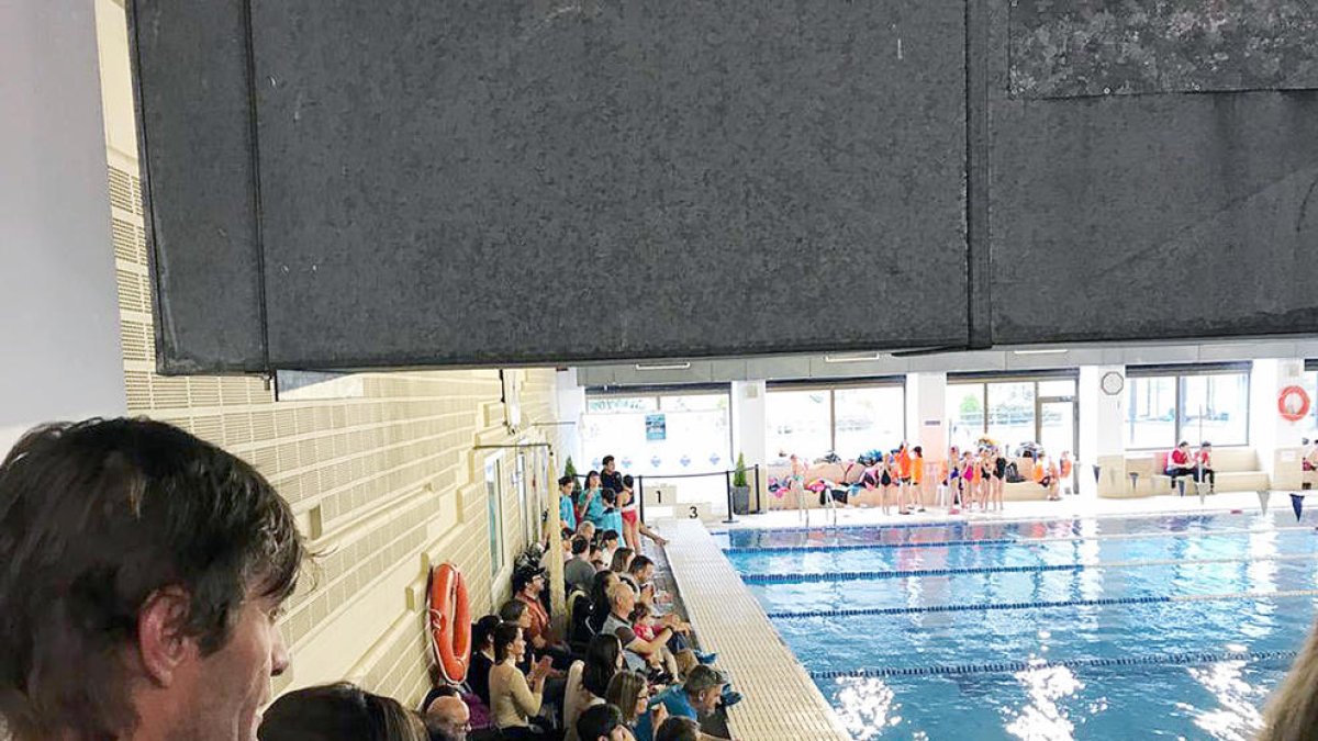 Prop de 400 nedadors al míting de natació