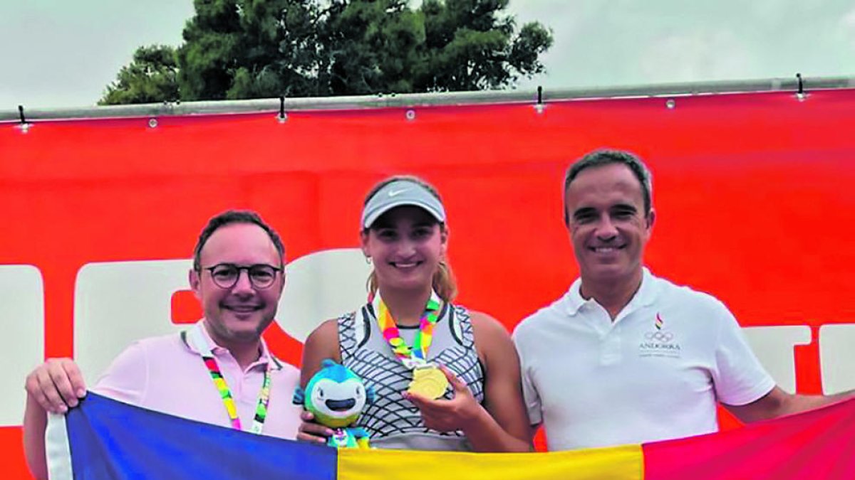 El cap de Govern, Xavier Espot, Vicky Jiménez i el secretari d'Estat d'Esports, Alain Cabanes, ahir a Malta.