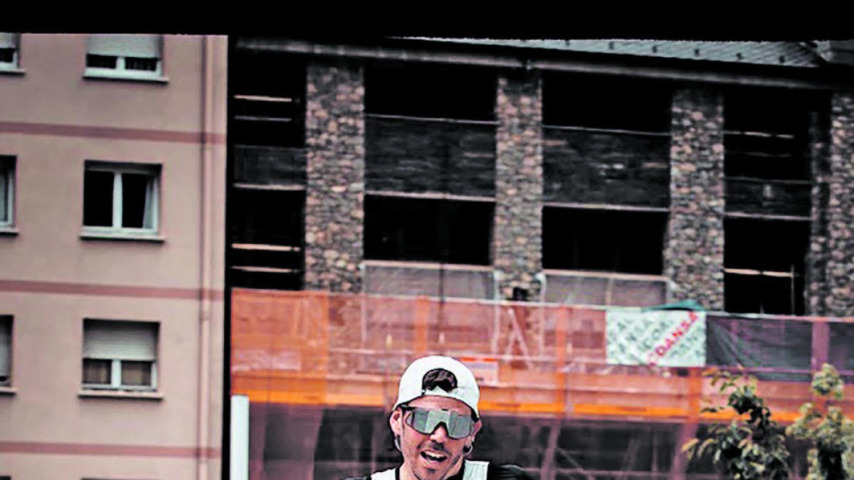 Pau Capell en el moment de travessar la meta.