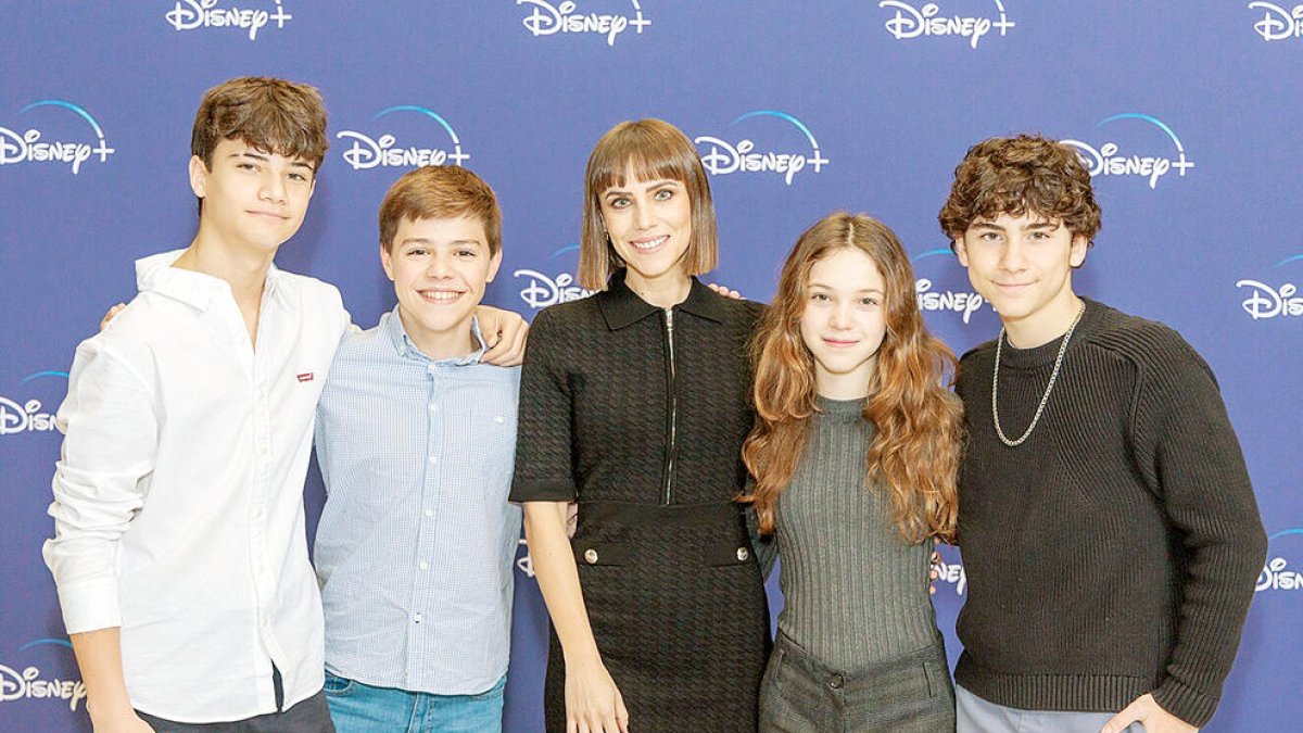 Els protagonistes d''Invisible' durant l'esdeveniment de presentació de la sèrie.