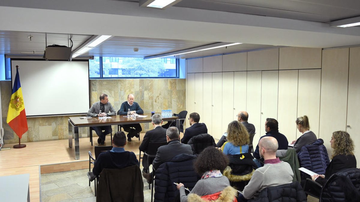 Els ministres Torres i Rossell reunits amb els representants del sector hoteler