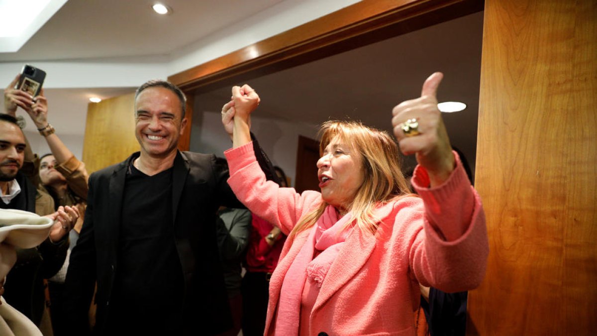 Conxita Marsol i Alain Cabanes celebren la victòria.