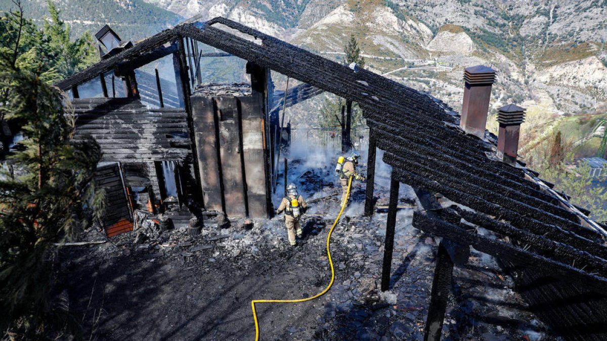 Reallotjats els afectats pel foc