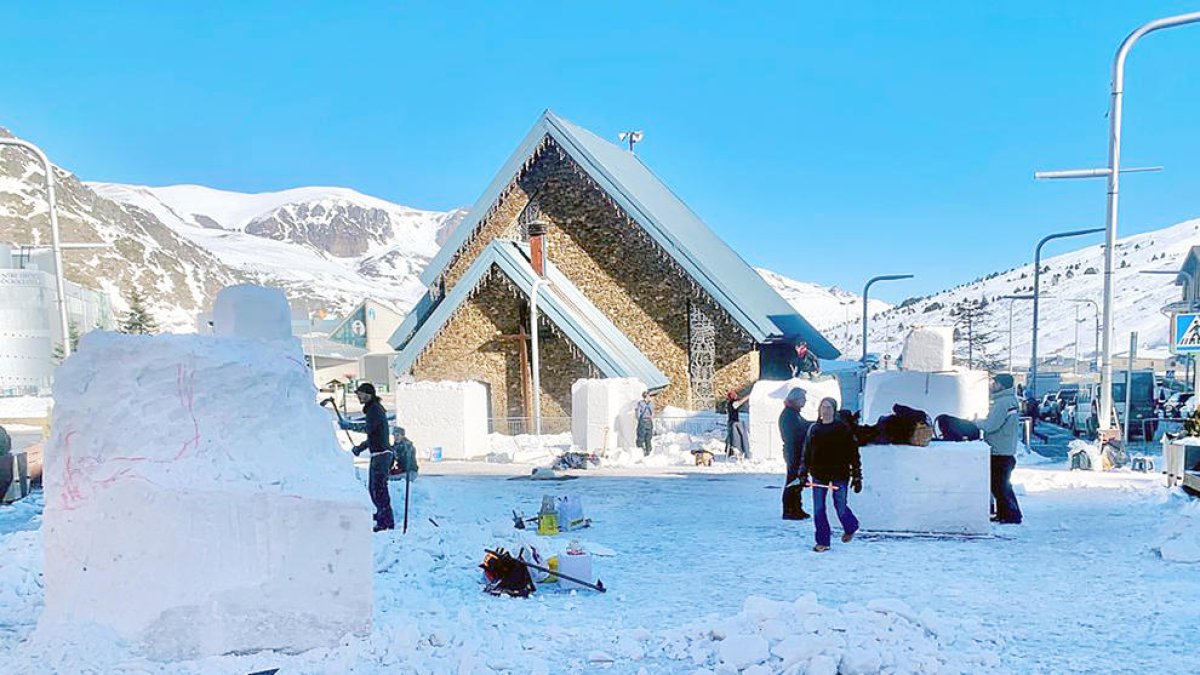 Equips treballant en les obres.