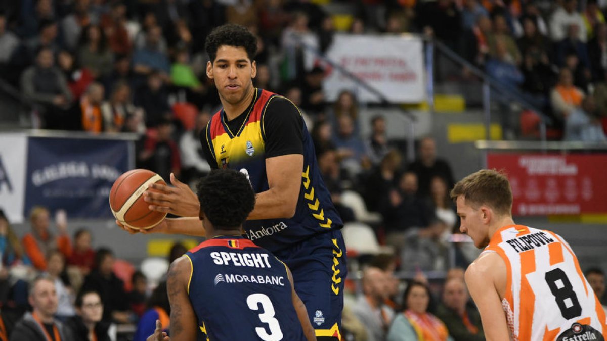 El MoraBanc suma un triomf clau a Corunya (66-70)