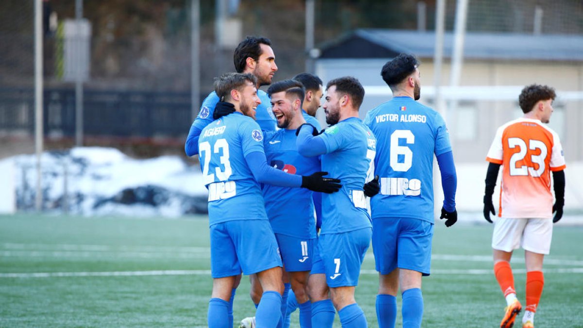 Els jugadors de l'Atlètic celebren un dels gols.
