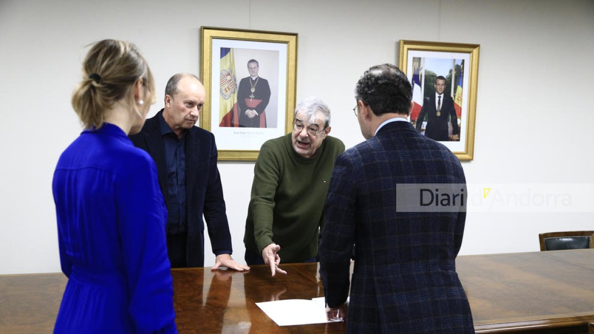 Xavier Espot rep a Govern a Ladislau Baró i Josep Maria Rossell, presentadors de la llista de DA