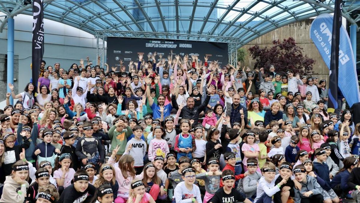 Participants en la matinal per a escolars i a l'Spartan Kids d'aquest matí