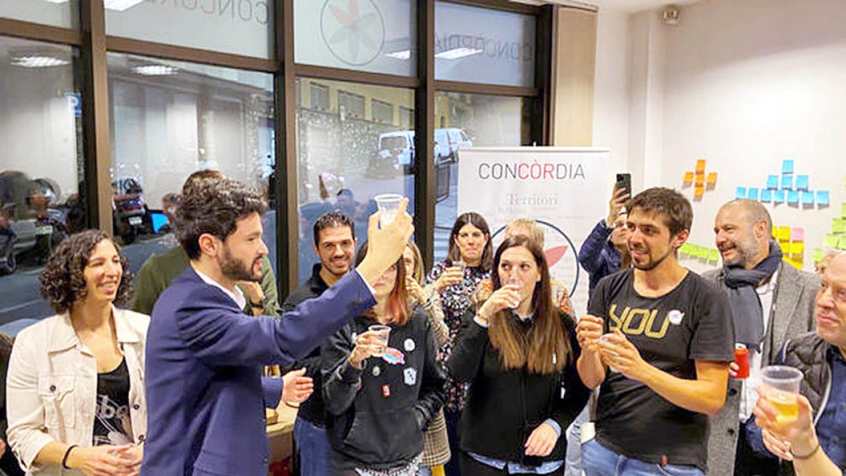 Membres de Concòrdia celebren els resultats electorals.