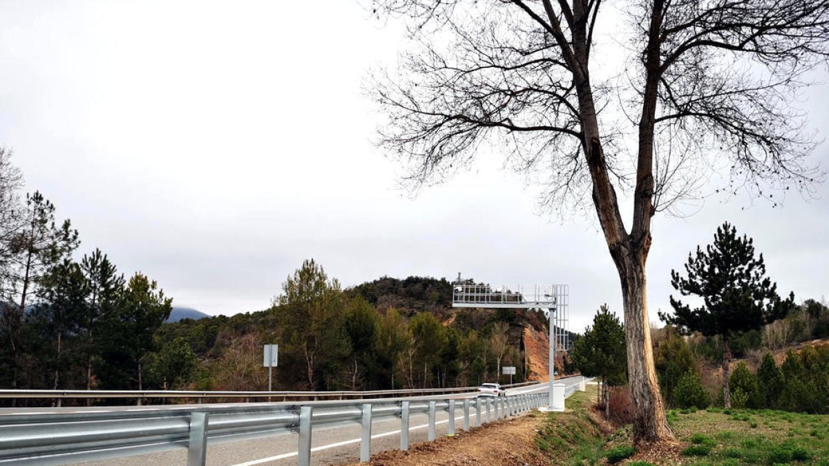 El radar de tram a la C-14 entre Ponts i Bassella.