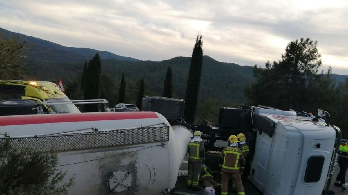 El camió accidentat a la C-14