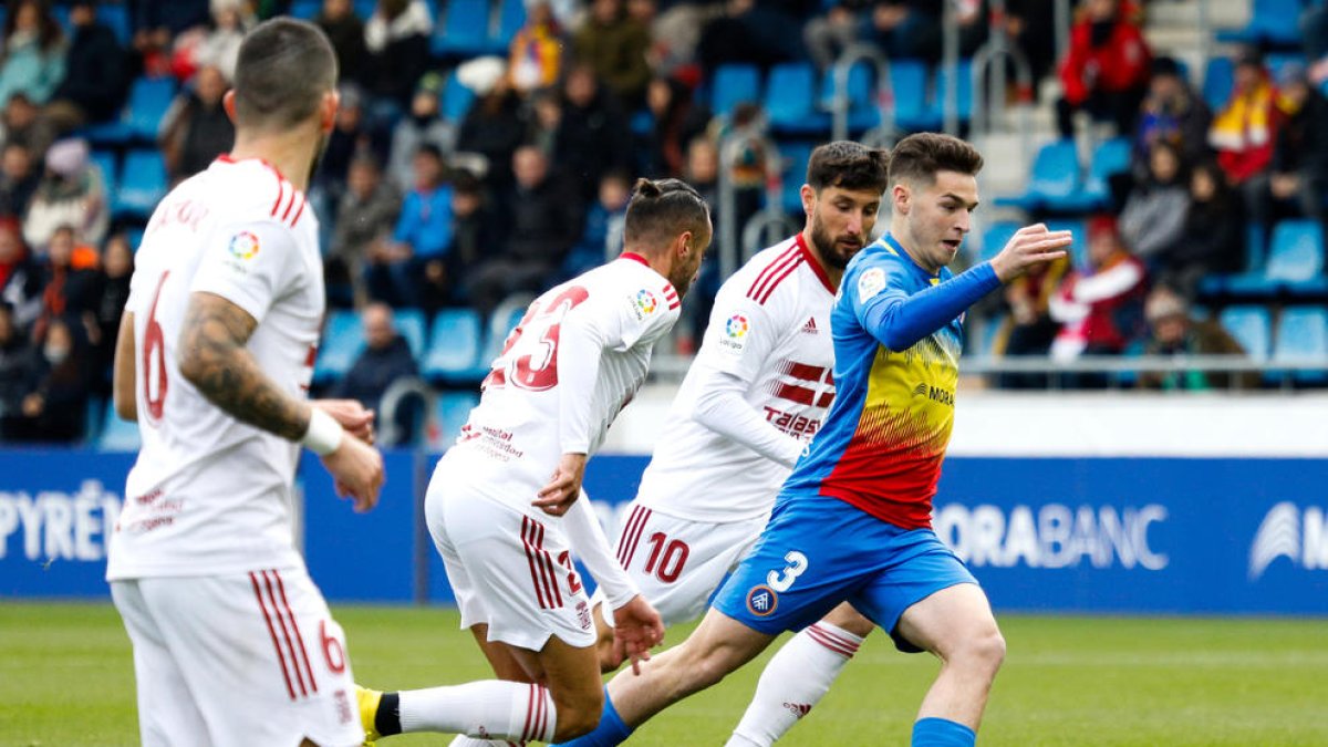 Mika Mármol en un duel d'aquesta temporada.