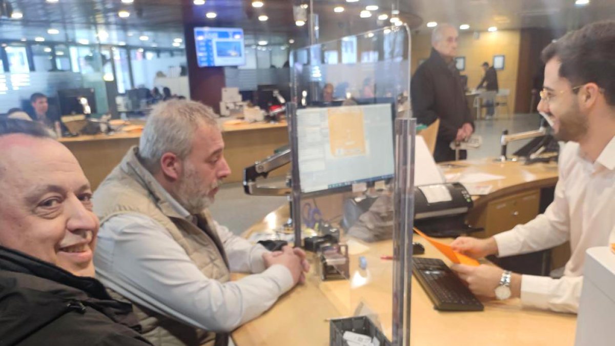 Lluís Anguita i Joan Torra van presentar ahir al matí el recurs administratiu.
