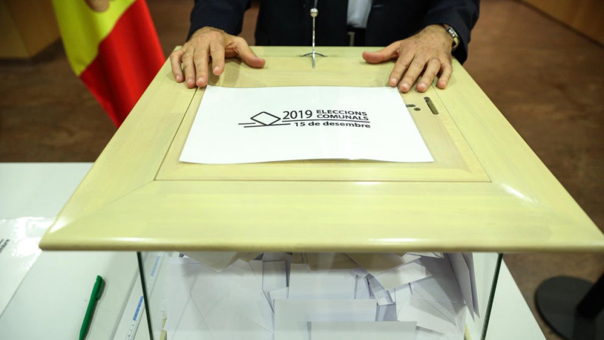 Una urna de votació de les passades eleccions comunals.
