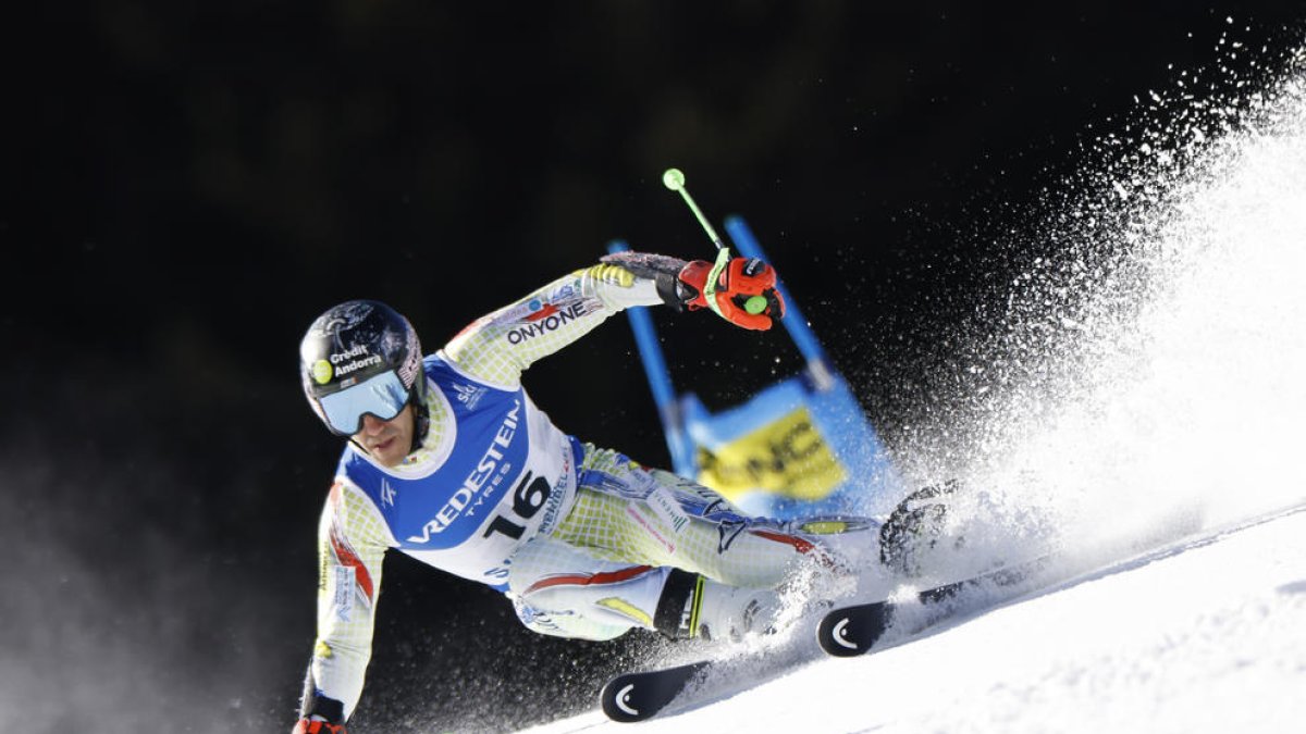 Joan Verdú durant la primera baixada avui de la final de paral·lel del Campionat del Món