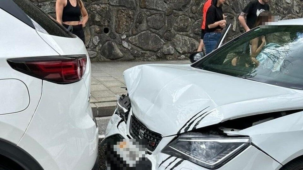 L'impacte entre els dos vehicles implicats.