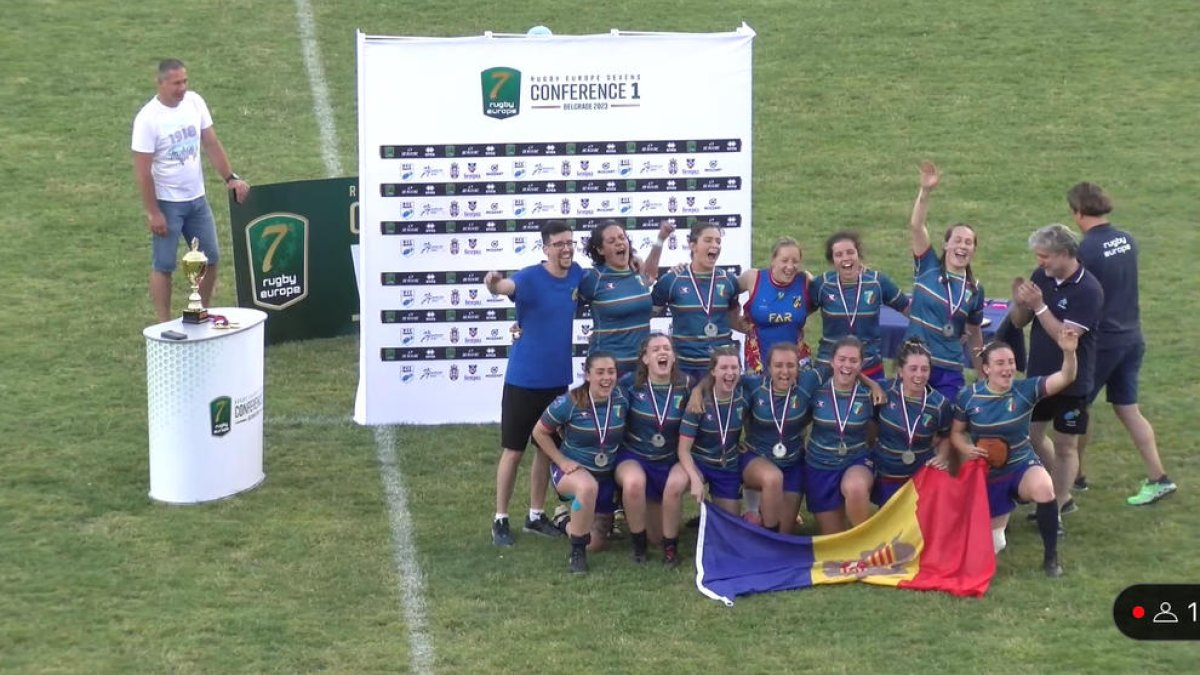 Les 'grandalles' celebren la segona posició.