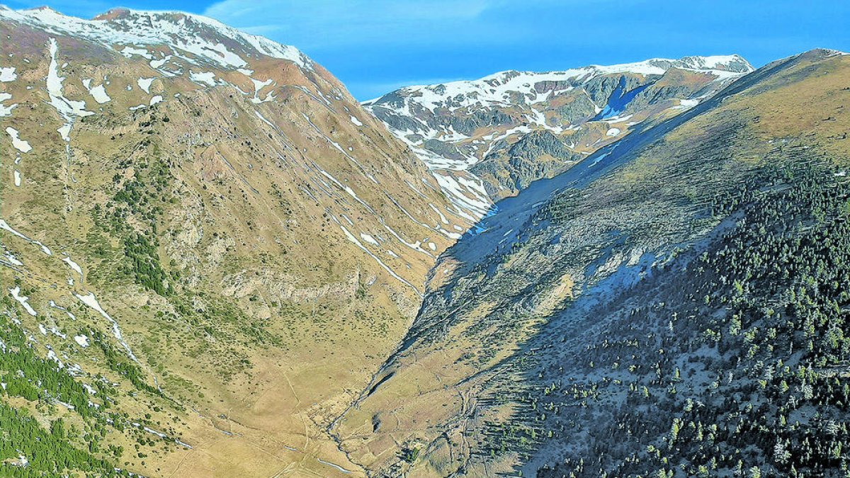 La vall de Montaup el 17 de març del 2023, amb una notòria absència de neu