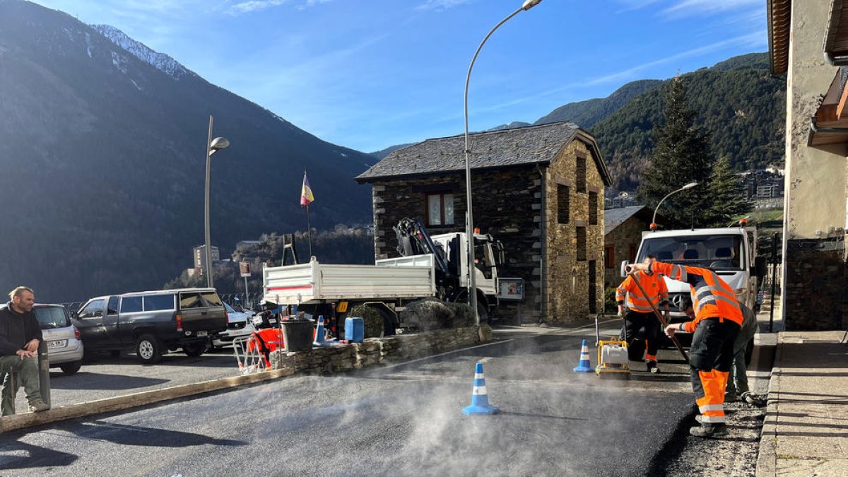 Construcció d'un pas elevat per a vianants a la zona, fa unes setmanes.