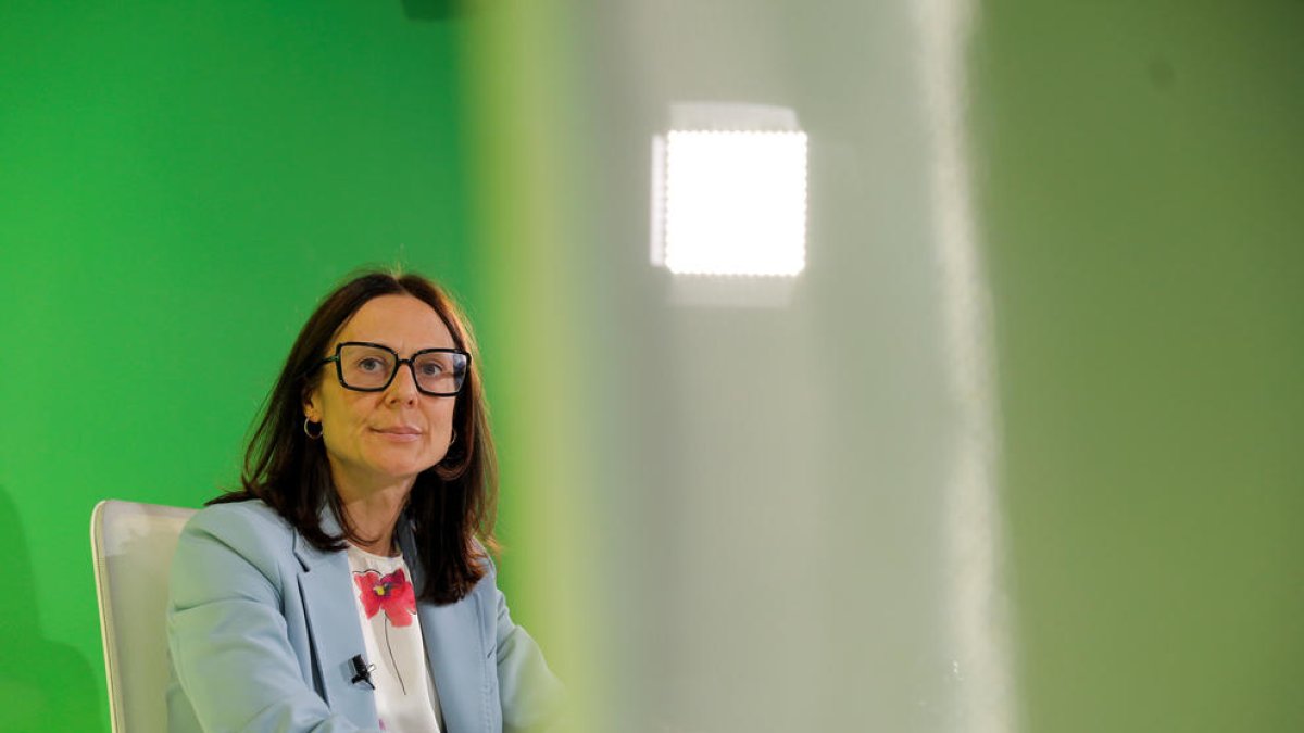 La ministra de Justícia i Interior, Ester Molné, al plató de Diari TV.