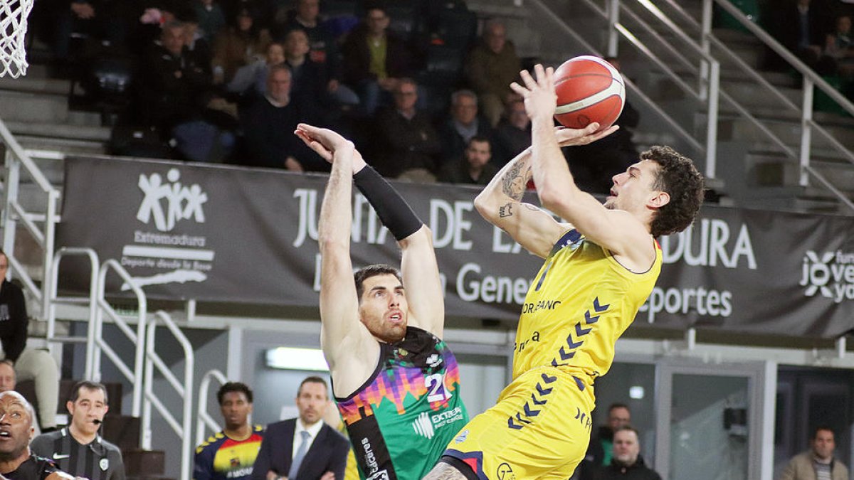 Juan Rubio en un moment del partit d'ahir a Càceres.