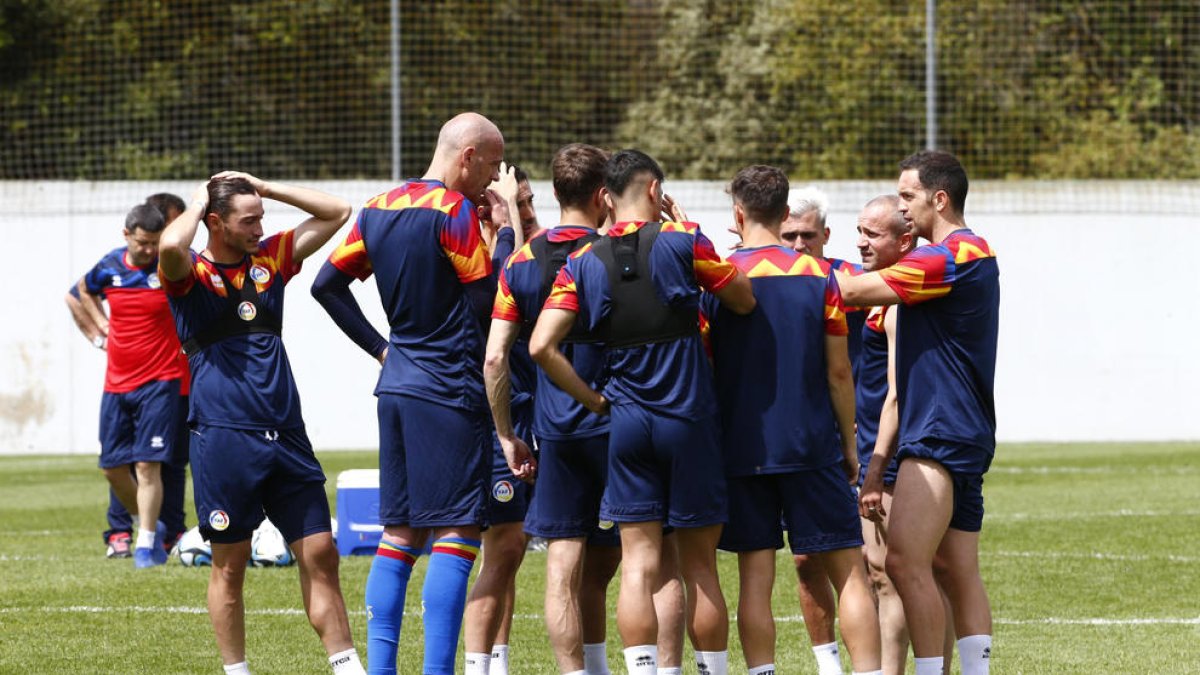 La selecció andorrana treballa a El Montanyà.