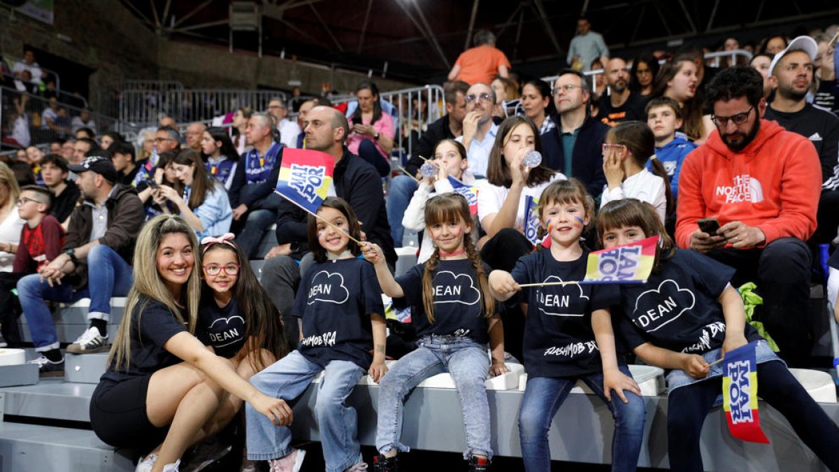 L'afició tricolor respon al retorn a la Lliga Endesa.