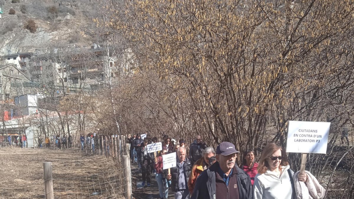 150 manifestants reclamen aturar el projecte de Grifols