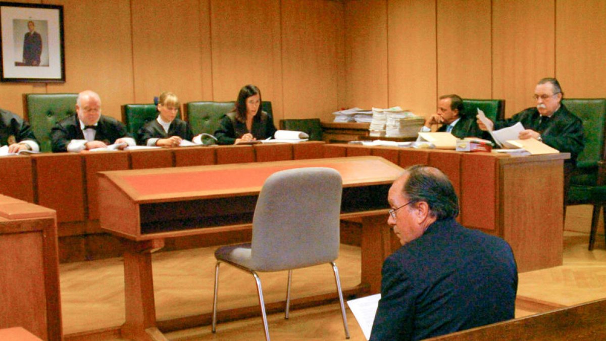 L'assessor d'Ubach, José Manuel Rodríguez, durant un judici el 2004